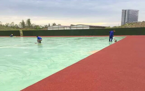 硅pu籃球場施工廠家打磨、刮加強層