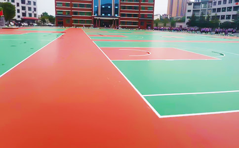 學(xué)習(xí)籃球場地面